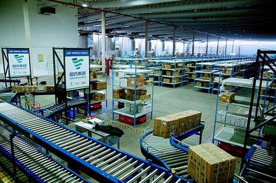 AI+倉儲物流 自主決策機(jī)器人引領(lǐng)變革，中國創(chuàng)新贏得國際關(guān)注